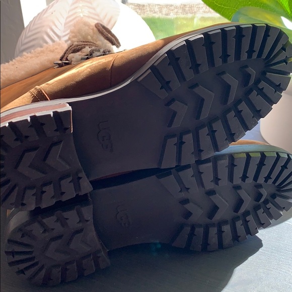 {UGG} Boots Size 6 - Picture 7 of 7